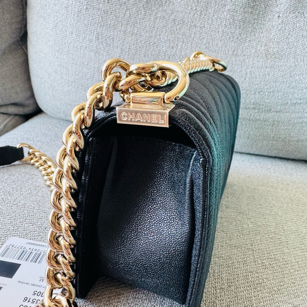NEW!!  Authentic!! Small Chanel Black Quilted Shoulder Bag - Picture 6 of 13